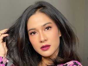 Dian Sastro Tak Kecewa Jadi Pemeran Pendukung di Sri Asih Dian Sastro Tak Kecewa Jadi Pemeran Pendukung di Sri Asih