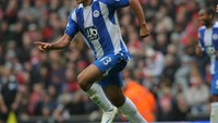 Musim 2008/2009, Liga Inggris dikejutkan oleh Amr Zaki. Striker dari Mesir yang dipinjam Wigan dari Zamalek SC. Dia mencetak lima gol dalam enam pertandingan pertamanya termasuk tendangan voli yang indah ke gawang Liverpool. Tapi musim berikutnya, dia terlibat perselisihan dengan pelatih (Getty Images)