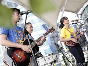 #JagaJarakDulu Bersama Lantunan Musik dari Mocca #JagaJarakDulu Bersama Lantunan Musik dari Mocca