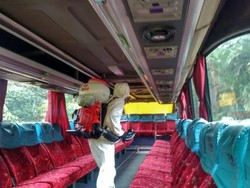 Cegah Penyebaran Corona, Bus-Perpustakaan UI Disemprot Disinfektan