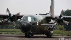 Pesawat Hercules yang Angkut Alkes Corona Mendarat di Jakarta