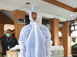 RSUD Moewardi Solo Bikin Sendiri Baju Astronot untuk Tangani Corona