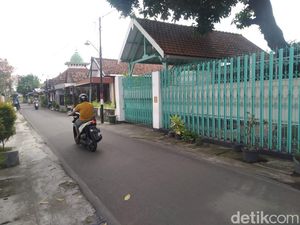 Polisi Selidiki Kasus Ibu dan Balita Tabrak Pintu Mobil yang Viral