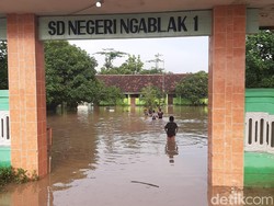 Puluhan Rumah di Kediri Banjir Diterjang Hujan Deras dan Tanggul Jebol