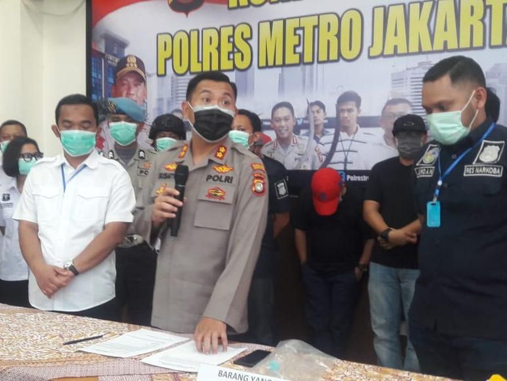 Polisi Buru Pemasok Narkoba ke 4 Anggota DPRD di Gorontalo Polisi Buru Pemasok Narkoba ke 4 Anggota DPRD di Gorontalo