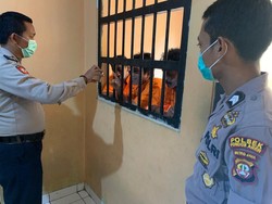 Polsek Pondok Aren Batasi Pembesuk, Tahanan Difasilitasi Video Call