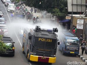 Cegah Corona, Pendopo Ciamis-Ruas Jalan Cimahi Disemprot Disinfektan