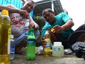 Warga Sawangan Ini Buat Disinfektan Alternatif untuk Cegah Corona