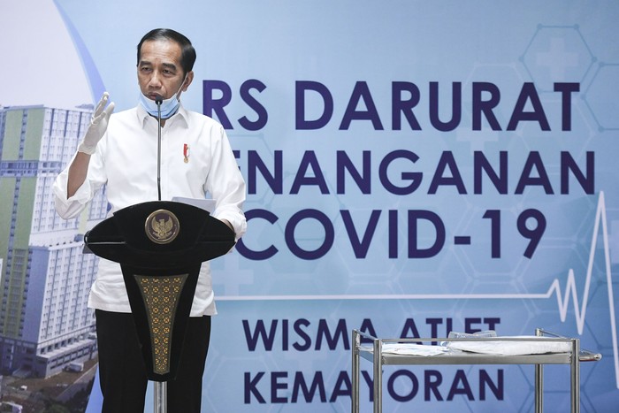 Presiden Jokowi mengunjungi Wisma Atlet yang sudah dipersiapkan sebagai rumah sakit (RS) darurat corona, Senin (23/3). Sore ini Wisma Atlet siap menerima pasien.