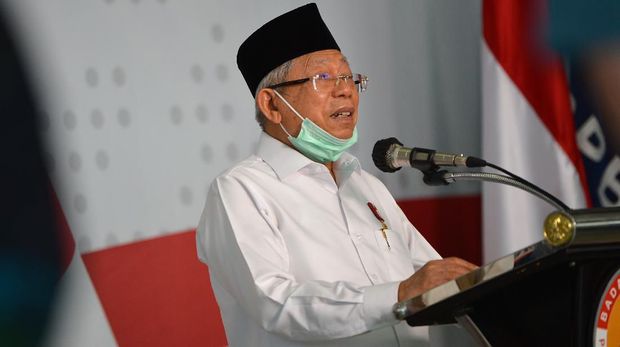 Wakil Presiden Ma'ruf Amin menyampaikan keterangan kepada wartawan tentang penanganan COVID-19 di Graha BNPB, Jakarta, Senin (23/3/2020). Wapres meminta Majelis Ulama Indonesia (MUI) mengeluarkan fatwa terkait jenazah pasien positif virus corona (COVID-19) yang meninggal dunia. ANTARA FOTO/Aditya Pradana Putra/ama.