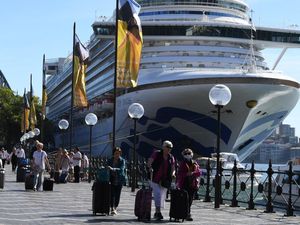 Kapal Pesiar Ruby Princess yang Diinvestigasi Australia Tiba di Manila Kapal Pesiar Ruby Princess yang Diinvestigasi Australia Tiba di Manila