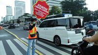 Aksi Mahasiswa Peduli Corona Hiasi Kawasan Sudirman