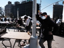 Wali Kota New York Imbau Warga Pakai Penutup Wajah, Bisa Bandana Atau Syal