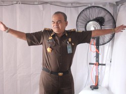 Ada Tenda Sterilisasi, Tiap Orang Masuk Kejagung Disemprot Disinfektan