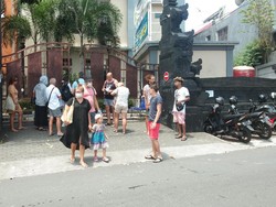 Imbas Corona, Antrean Perpanjangan Visa di Imigrasi Ngurah Rai Membeludak