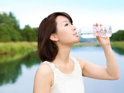 Musim Pancaroba Datang, Tangkal Penyakit dengan Minum Air Mineral