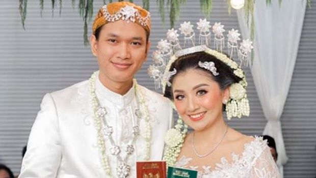Akad nikah anak sulung Feni Rose