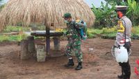 Penyemprotan Disinfektan di Perbatasan RI-PNG