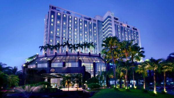 Foto: Mewahnya Hotel Surya Paloh yang Jadi Posko Tim Medis Corona