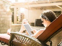 Banyak Teori soal Berjemur, Mana yang Benar Ya?