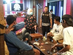 Cegah Penyebaran Corona, Bupati Anna Blusukan ke Warkop, Stasiun dan Terminal
