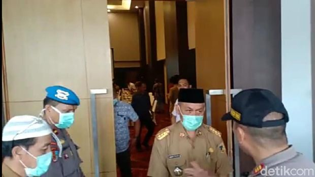 Pandemi Corona, 'Seminar Nekat' Pemprov Sulteng Dibubarkan Polisi