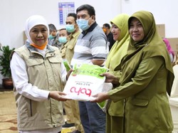 64 RS Rujukan Corona di Jatim Dapat 7.100 APD dari Khofifah