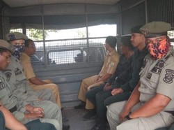 Nongkrong di Warkop Berpakaian Dinas, 2 PNS Aceh Ditangkap Satpol PP