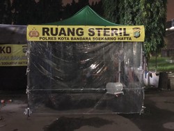 Polres Bandara Soekarno-Hatta Sediakan Disinfektan Chamber bagi Pengunjung