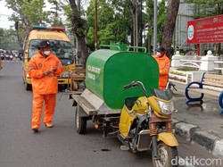 Antisipasi Corona, Fasilitas Publik di Medan Disemprot Cairan Disinfektan