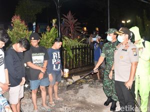 Bandel Tak Mau Bubar, Pemuda yang Nongkrong di Pasuruan Disemprot Disinfektan