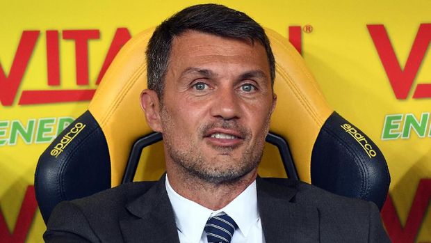 VERONA, ITALY - SEPTEMBER 15:  Paolo Maldini of AC Milan looks on during the Serie A match between Hellas Verona and AC Milan at Stadio Marcantonio Bentegodi on September 15, 2019 in Verona, Italy.  (Photo by Alessandro Sabattini/Getty Images)