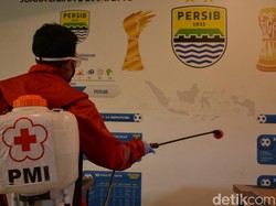 Mess Pemain Persib Bandung Disemprot Disinfektan