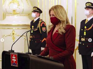 Potret Presiden Stylish yang Jadi Atensi karena Serba Matching Saat Corona