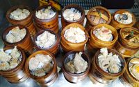 Dimsuming : Jajan Dimsum Monster dan Dimsum Sushi Bertopping Salmon