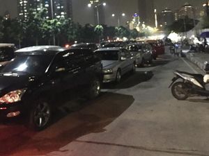 RS Darurat Kemayoran Beroperasi, Antrean Mobil Pribadi Calon Pasien Mengular RS Darurat Kemayoran Beroperasi, Antrean Mobil Pribadi Calon Pasien Mengular