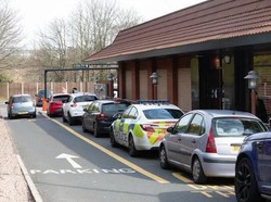 Inggris Lockdown, Banyak Mobil Antre....Beli McDonald