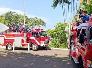 Corona Mewabah, Istana Presiden di Sukabumi Disemprot Disinfektan Corona Mewabah, Istana Presiden di Sukabumi Disemprot Disinfektan