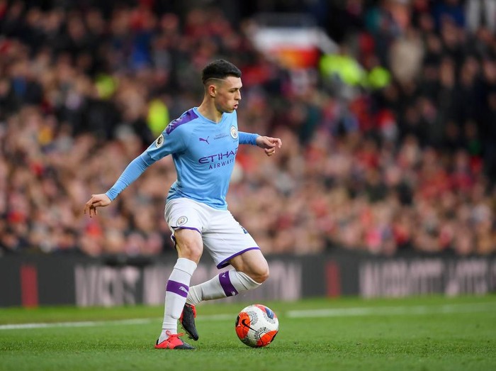 MANCHESTER, ENGLAND - MARCH 08: Phil Foden of Manchester City runs with the ball during the Premier League match between Manchester United and Manchester City at Old Trafford on March 08, 2020 in Manchester, United Kingdom. (Photo by Laurence Griffiths/Getty Images)
