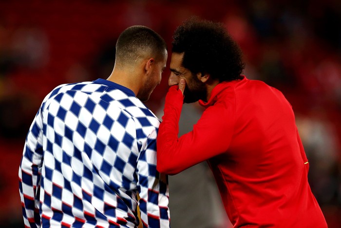 LIVERPOOL, ENGLAND - SEPTEMBER 26:  Eden Hazard of Chelsea speaks to Mohamed Salah of Liverpool ahead of the Carabao Cup Third Round match between Liverpool and Chelsea at Anfield on September 26, 2018 in Liverpool, England.  (Photo by Jan Kruger/Getty Images)