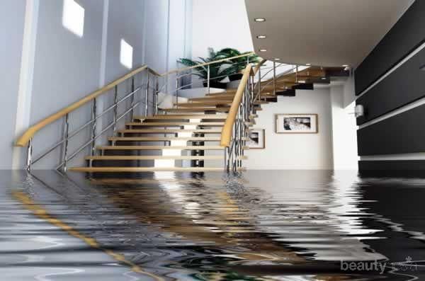 Mau Membersihkan Rumah Setelah Banjir? Perhatikan Hal Penting Ini Dulu!