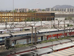 Tertidur di Atas Rel, 15 Pemudik Jalan Kaki Tewas Terlindas Kereta