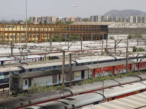 Tertidur di Atas Rel, 15 Pemudik Jalan Kaki Tewas Terlindas Kereta Tertidur di Atas Rel, 15 Pemudik Jalan Kaki Tewas Terlindas Kereta