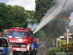Saat WHO Anggap Penyemprotan Disinfektan di Jalanan Sebuah Banyolan