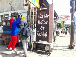 Di-PHP Pemkab, Warga Kampung ini Bikin Disinfektan dan Semprot Sendiri