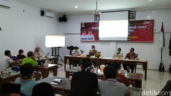 Jumpa pers perkembangan data Corona di Kebumen, Rabu (25/3) Jumpa pers perkembangan data Corona di Kebumen, Rabu (25/3/2020)