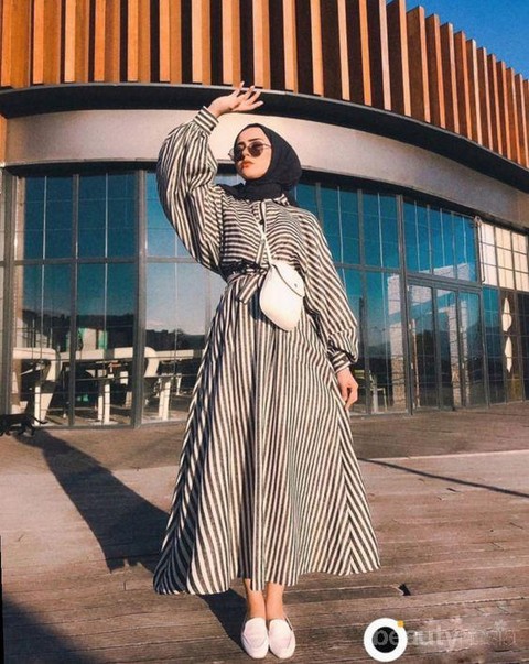 5 Inspirasi OOTD Hijab Simple dengan Gaya Street Style untuk Hijabers