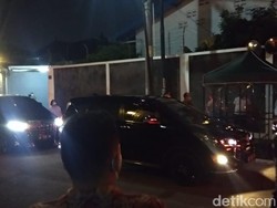Jenazah Ibunda Jokowi Tiba di Rumah Duka Solo