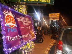 Perkumpulan Masyarakat Solo Kirim Bunga Duka Cita untuk Ibunda Jokowi