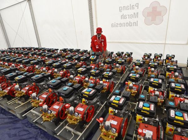 Menengok Isi Gudang Logistik PMI untuk Penanganan COVID-19